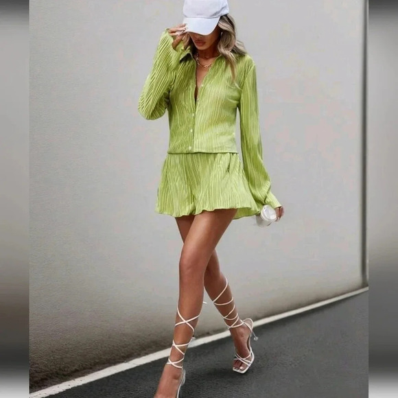 Ladies' Solid Color Pleated Two-Piece Set - Picture 2 of 5